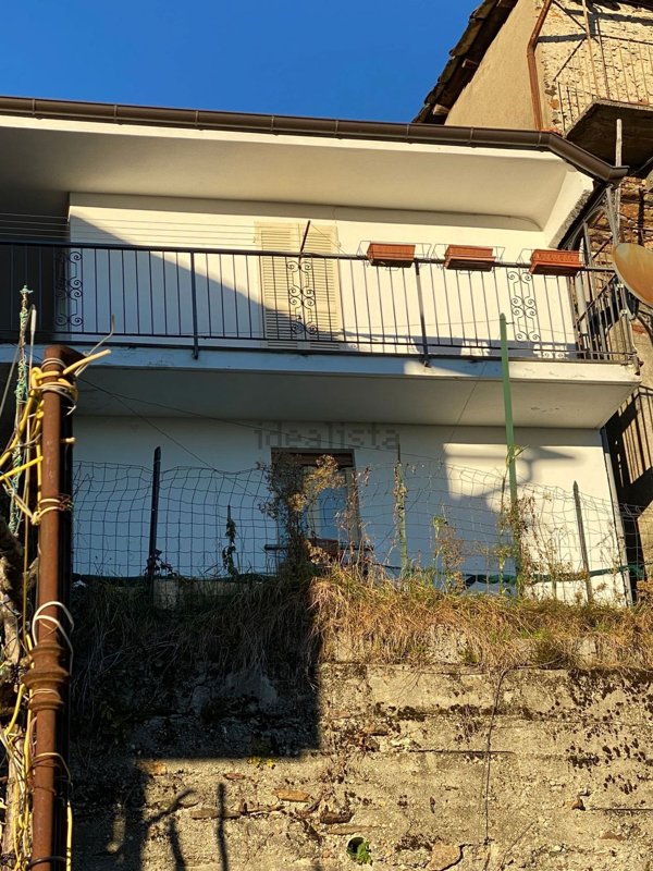 casa indipendente in vendita ad Intragna