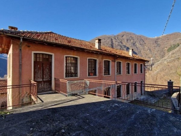 casa indipendente in vendita a Loreglia