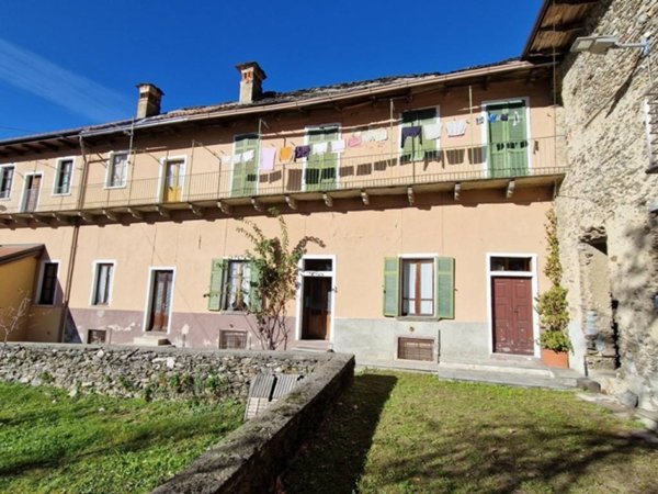casa indipendente in vendita a Loreglia