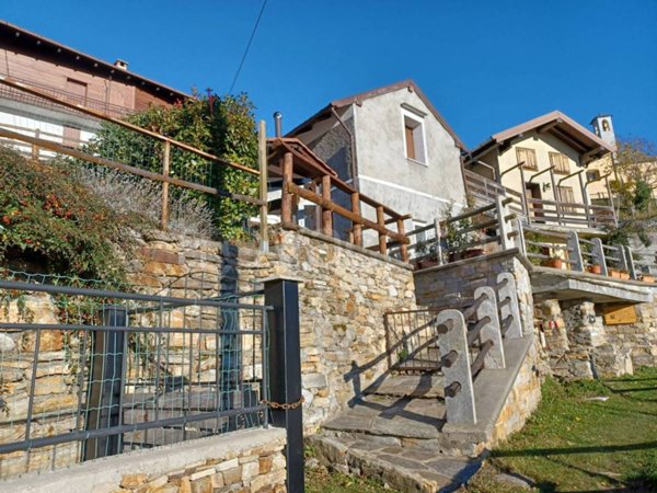 casa indipendente in vendita a Loreglia