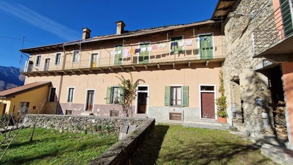 casa indipendente in vendita a Loreglia