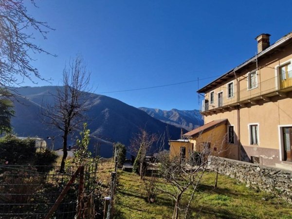 casa indipendente in vendita a Loreglia