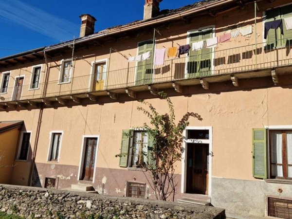 casa indipendente in vendita a Loreglia
