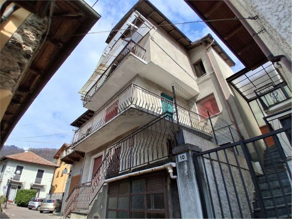 casa indipendente in vendita a Loreglia
