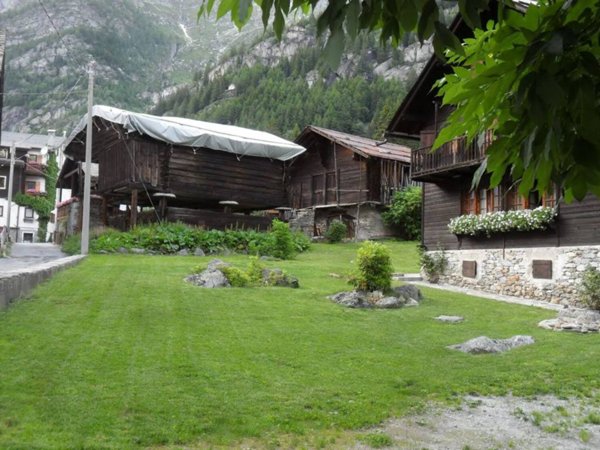 casa indipendente in vendita a Macugnaga in zona Staffa