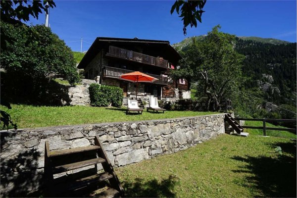 esavano in vendita a Macugnaga in zona Motta