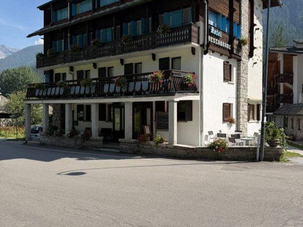 negozio in vendita a Macugnaga in zona Pecetto