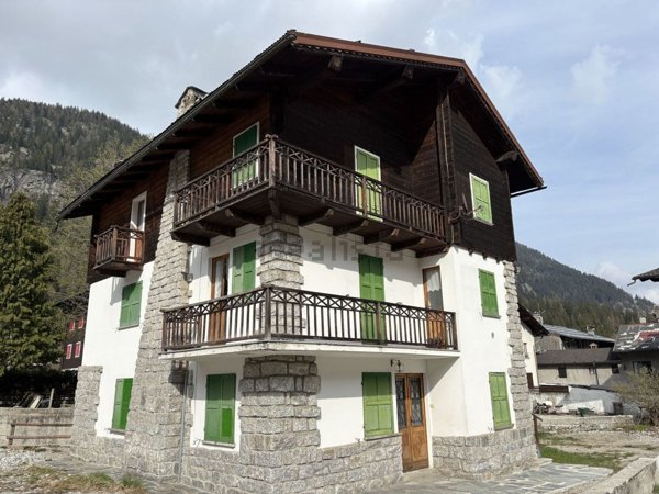 appartamento in vendita a Macugnaga in zona Staffa