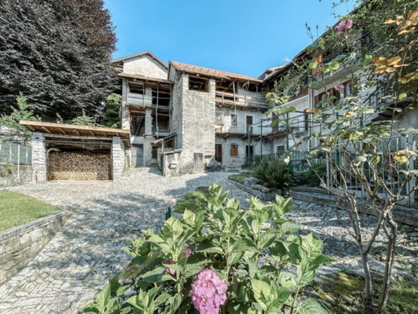 casa indipendente in vendita a Madonna del Sasso in zona Boleto