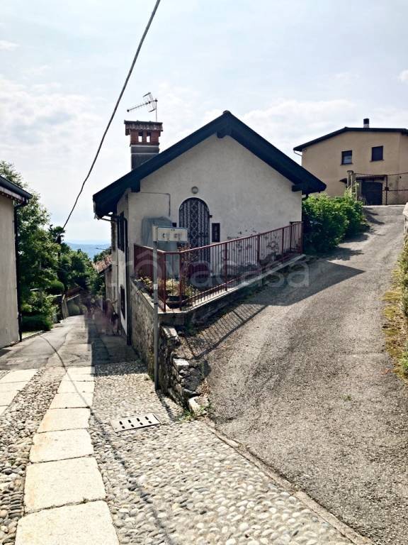 casa indipendente in vendita a Madonna del Sasso in zona Boleto