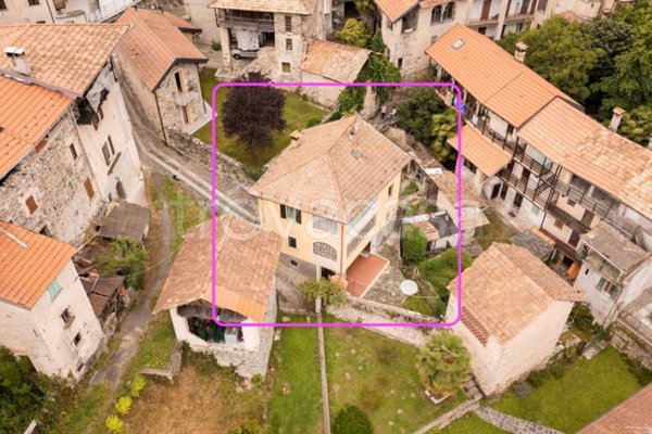 casa indipendente in vendita a Madonna del Sasso in zona Artò