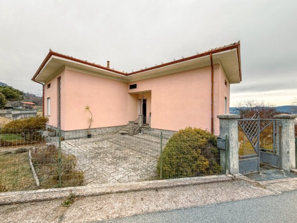 casa indipendente in vendita a Madonna del Sasso in zona Centonara