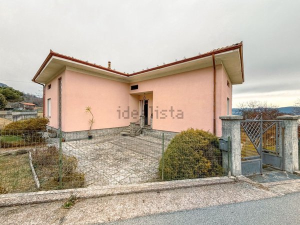 casa indipendente in vendita a Madonna del Sasso in zona Centonara