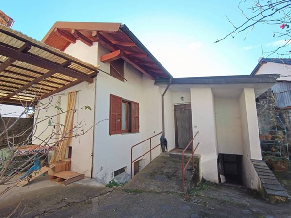 casa indipendente in vendita a Madonna del Sasso in zona Boleto