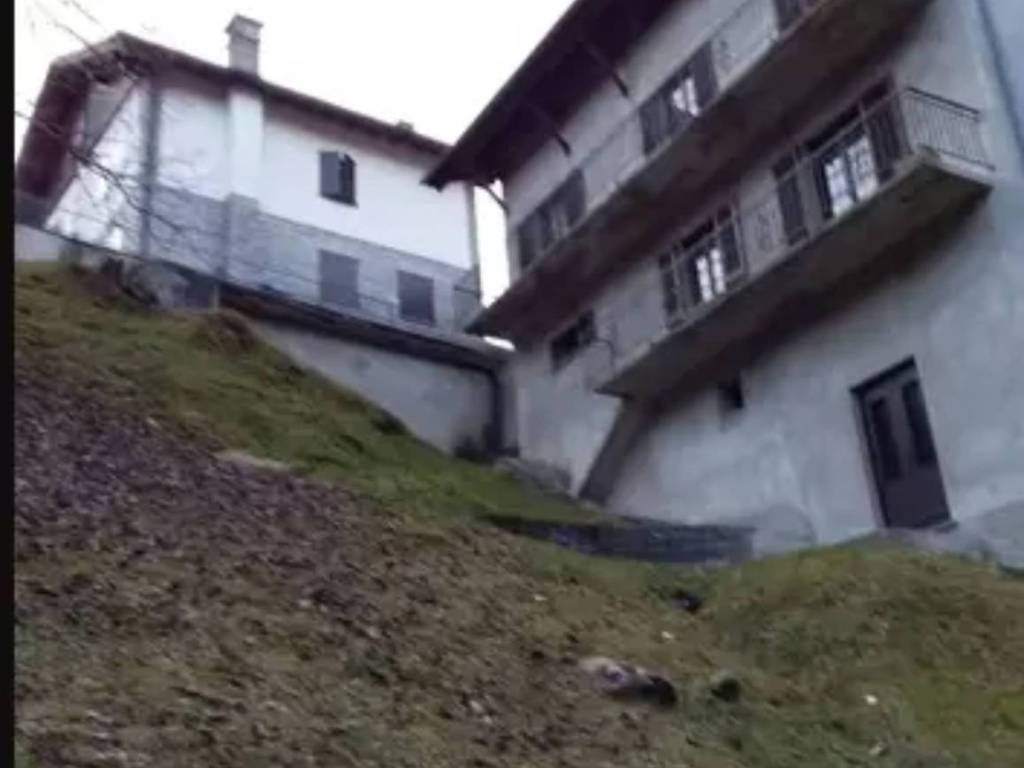 casa indipendente in vendita a Malesco in zona Zornasco