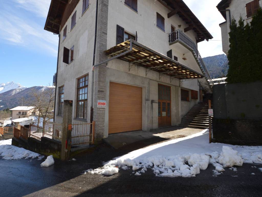 locale commerciale in vendita a Malesco in zona Zornasco