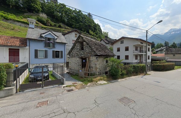 casa indipendente in vendita a Masera