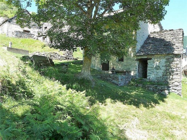 casa indipendente in vendita a Masera
