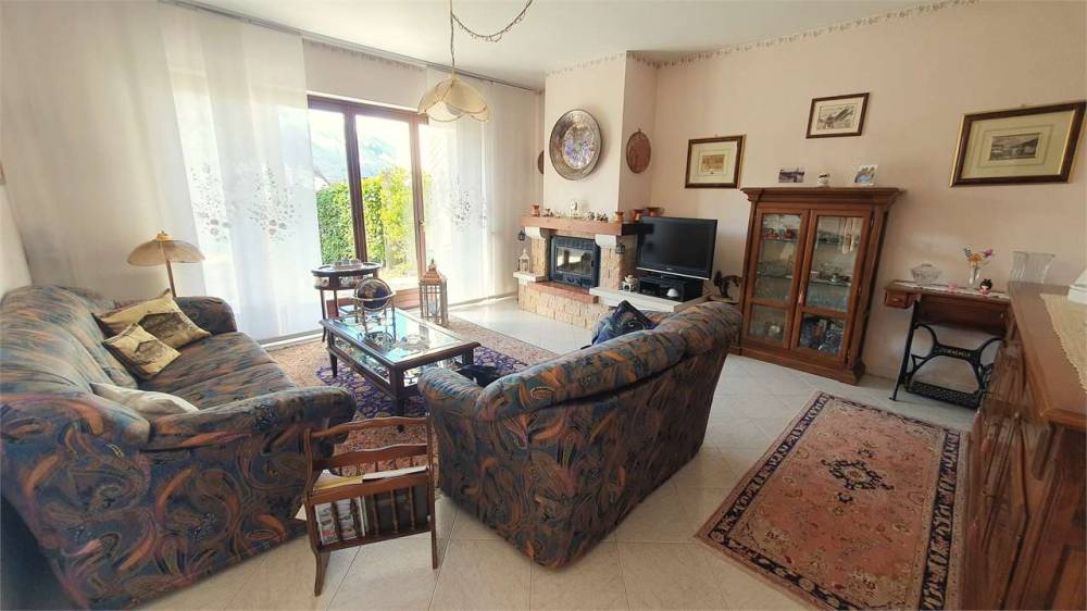 casa indipendente in vendita a Masera in zona Veriago
