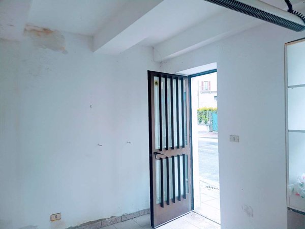 negozio in vendita a Masera