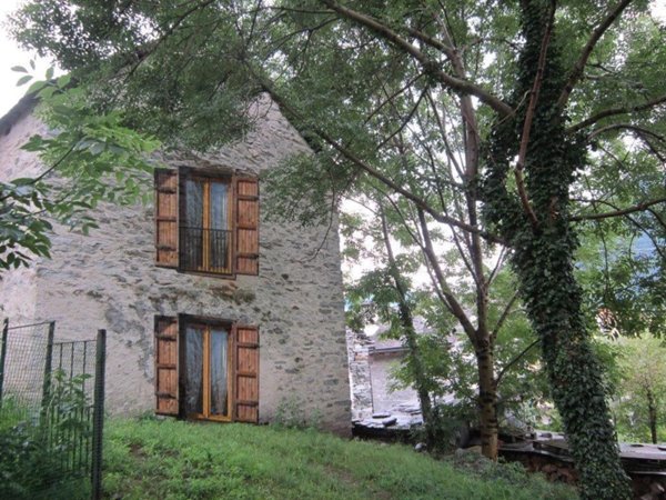 casa indipendente in vendita a Masera