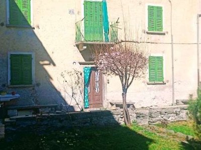 casa indipendente in vendita a Masera