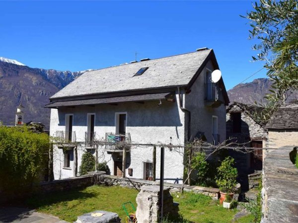 casa indipendente in vendita a Masera