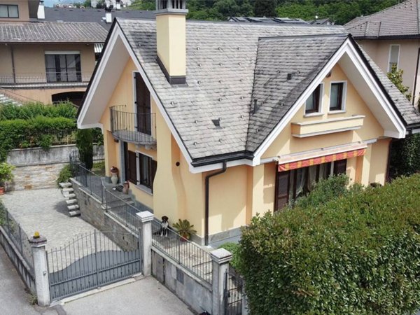 casa indipendente in vendita a Masera