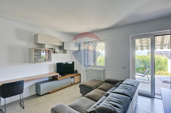 casa indipendente in vendita a Masera