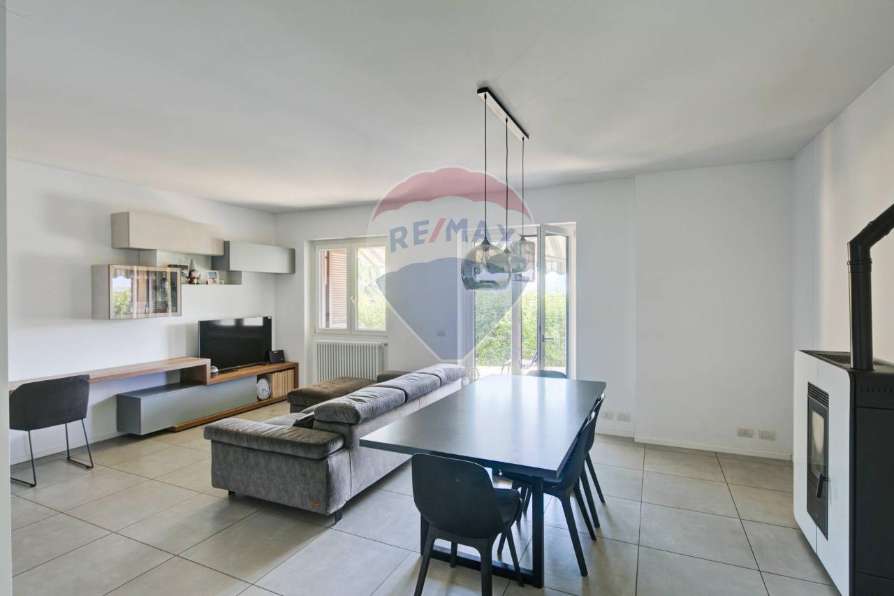 casa indipendente in vendita a Masera