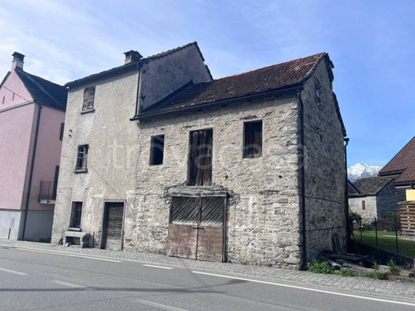 casa indipendente in vendita a Masera