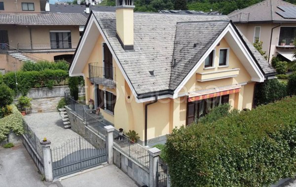 casa indipendente in vendita a Masera