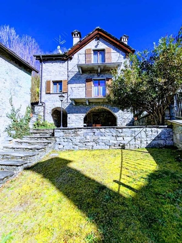 casa indipendente in vendita a Masera in zona Cresta