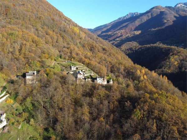 casa indipendente in vendita a Masera