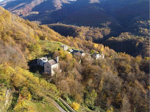 casa indipendente in vendita a Masera