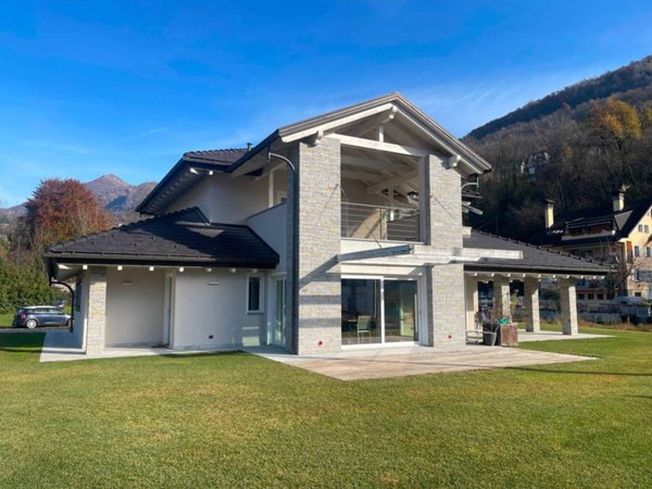 casa indipendente in vendita a Masera