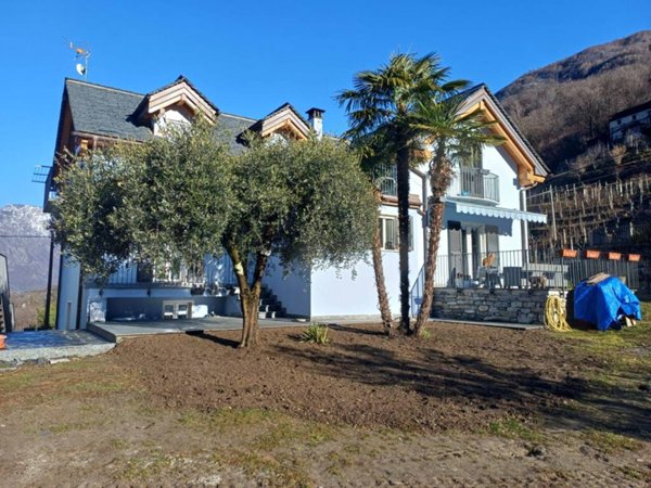 casa indipendente in vendita a Masera