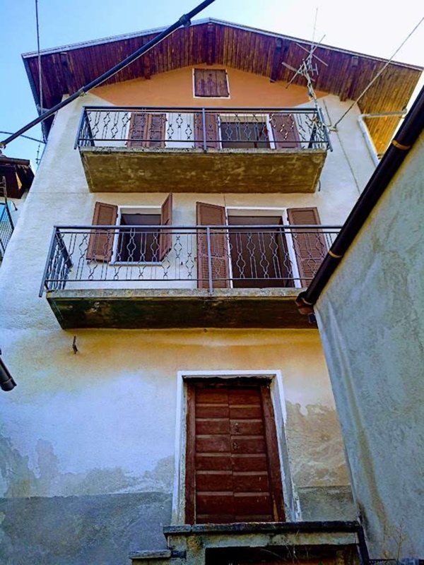 casa indipendente in vendita a Masera