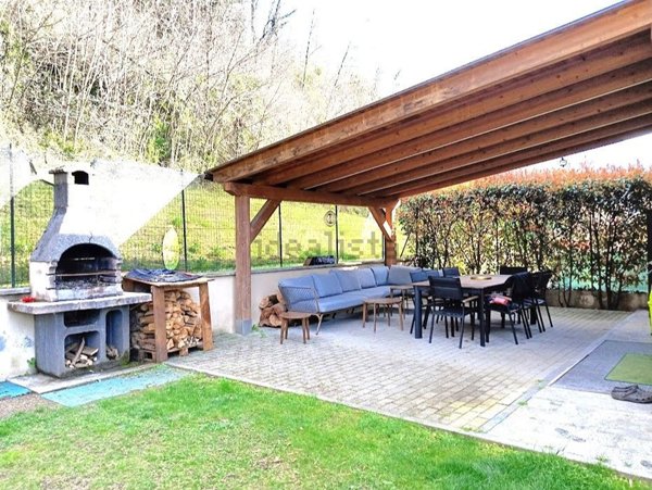 casa indipendente in vendita a Masera