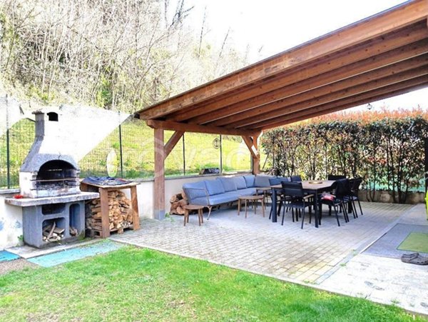 casa indipendente in vendita a Masera