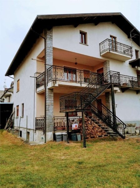 casa indipendente in vendita a Masera