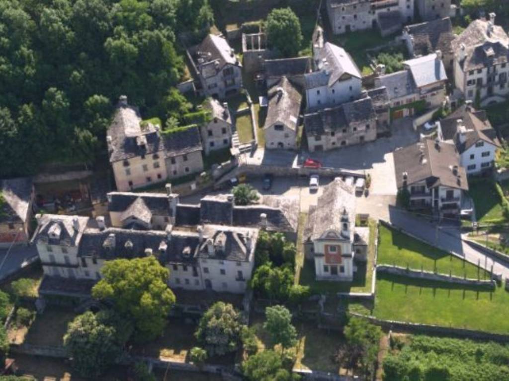 casa indipendente in vendita a Masera