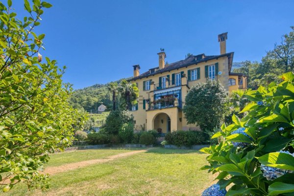 casa indipendente in vendita a Masera