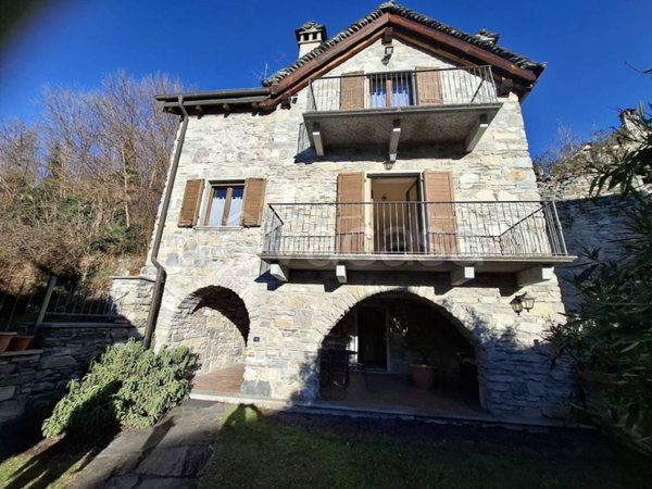 casa indipendente in vendita a Masera
