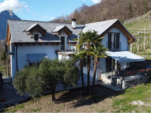 casa indipendente in vendita a Masera