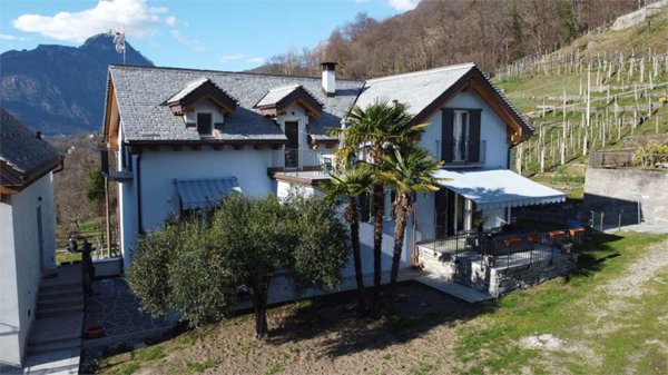 casa indipendente in vendita a Masera in zona Merro