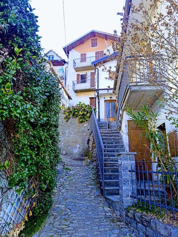 casa indipendente in vendita a Masera in zona Veriago