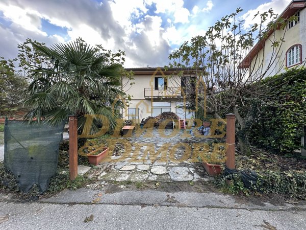 casa indipendente in vendita a Mergozzo in zona Campone