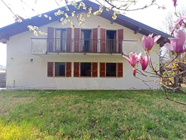 casa indipendente in vendita a Mergozzo in zona Nibbio