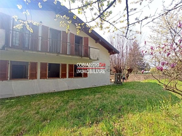 casa indipendente in vendita a Mergozzo in zona Nibbio